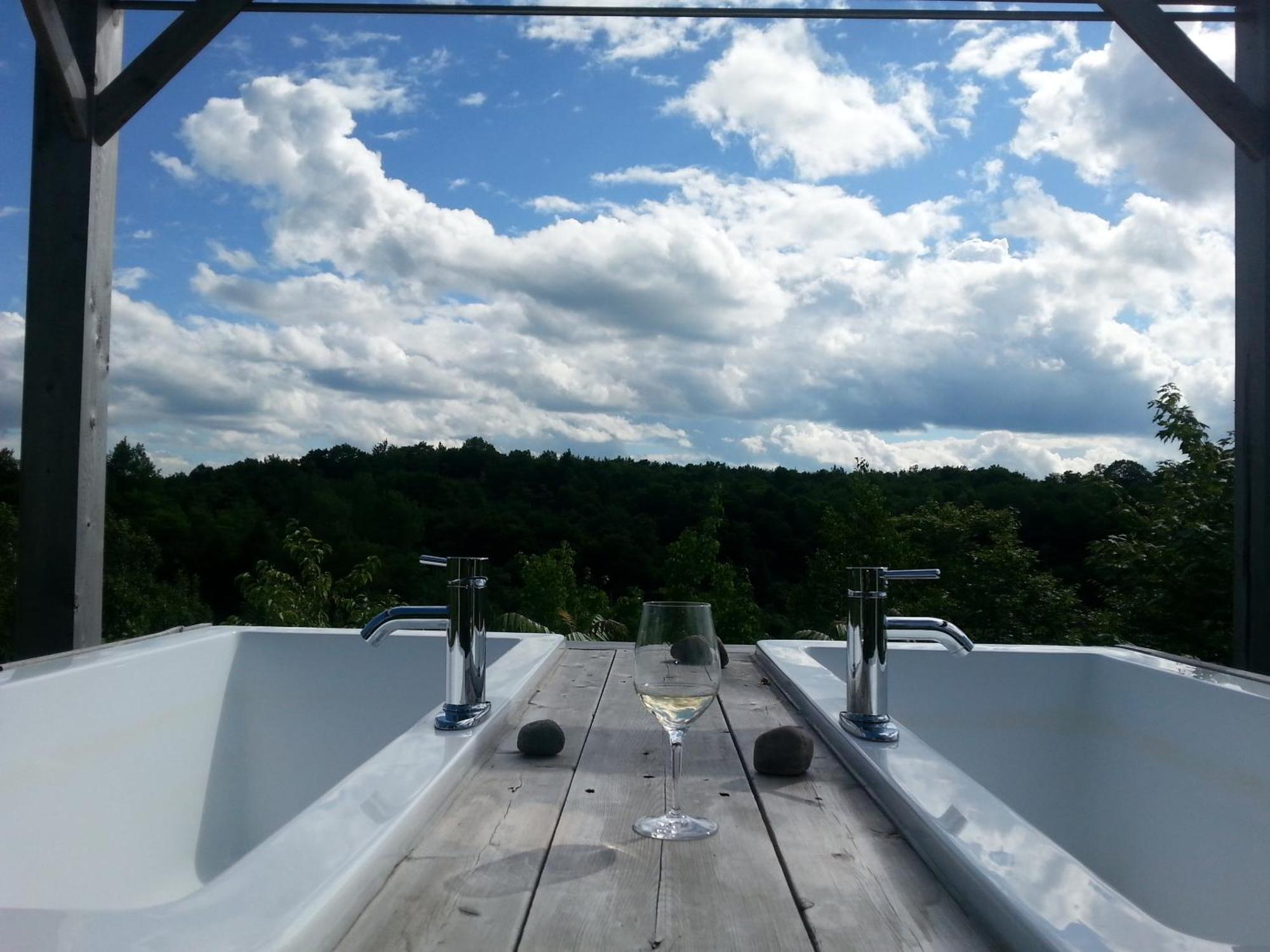 Eco Spa Highland Grenville-Sur-La-Rouge Bagian luar foto